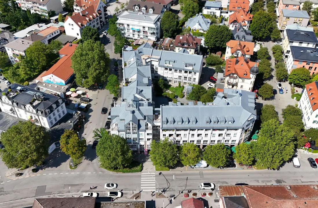 Luftaufnahme der Maximilianstraße an den See Arkaden